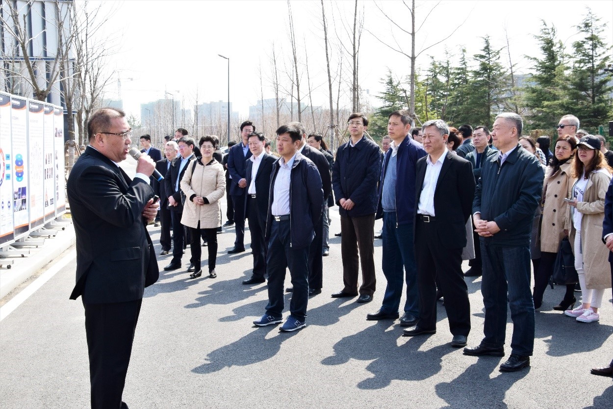 市国资委机关全体干部参观海检集团